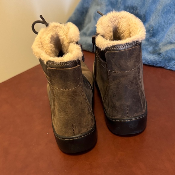 Clarks Brown Fur-Lined Boots - Picture 4 of 11